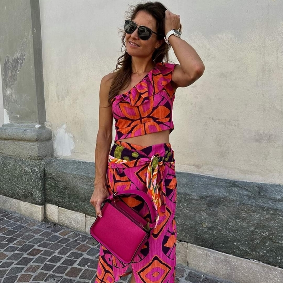 ❌️SOLD❌️ASYMMETRIC PRINTED RUFFLED TOP SIZE M - Picture 3 of 7